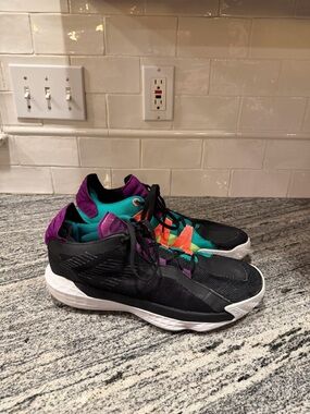 Men’s Adidas Dame 6 Damian Lillard Purple Tongue Size 11